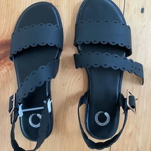 Journee Black strap sandals